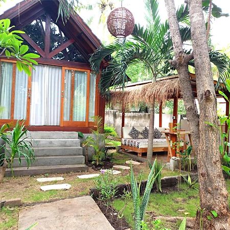 Bintang Tiga Bungalows Гили Еър Екстериор снимка