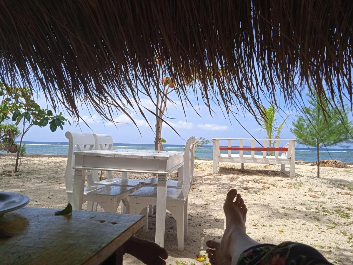 Bintang Tiga Bungalows Гили Еър Екстериор снимка