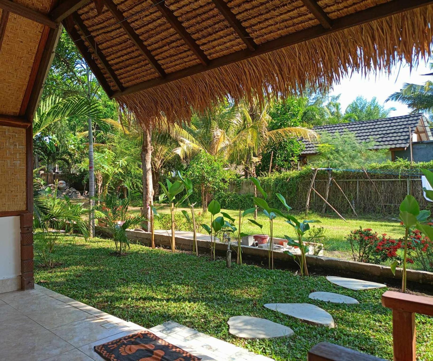 Bintang Tiga Bungalows Гили Еър Екстериор снимка