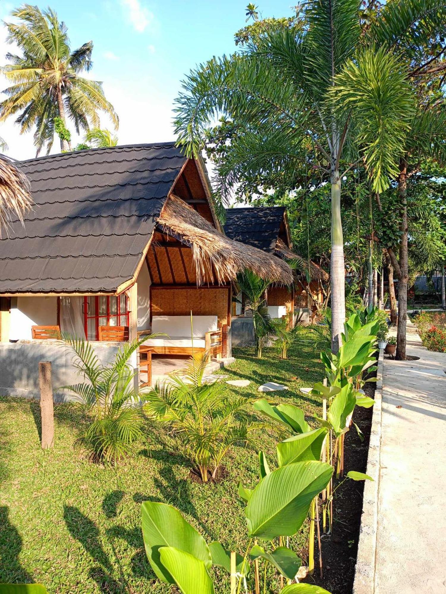 Bintang Tiga Bungalows Гили Еър Екстериор снимка