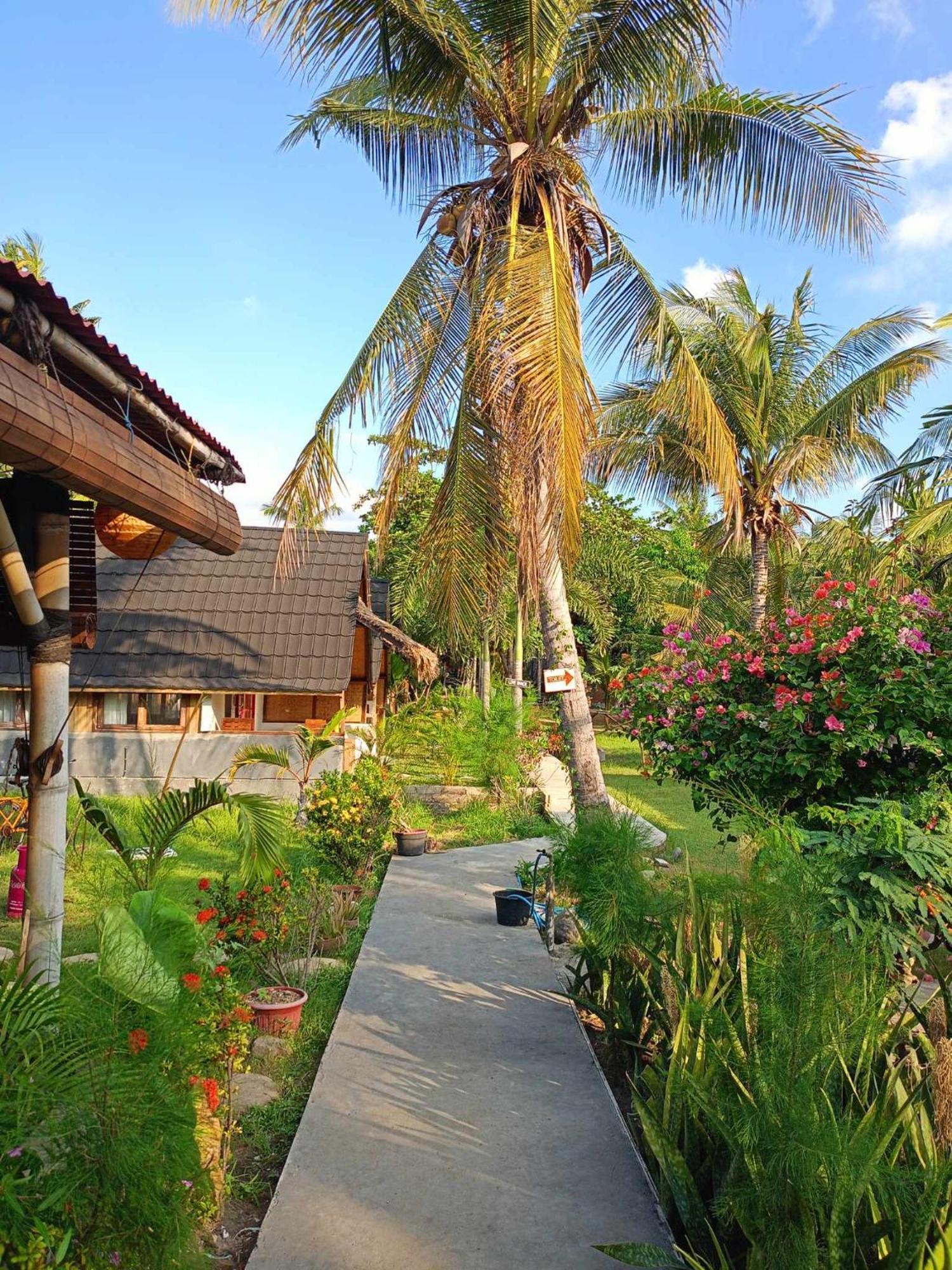 Bintang Tiga Bungalows Гили Еър Екстериор снимка