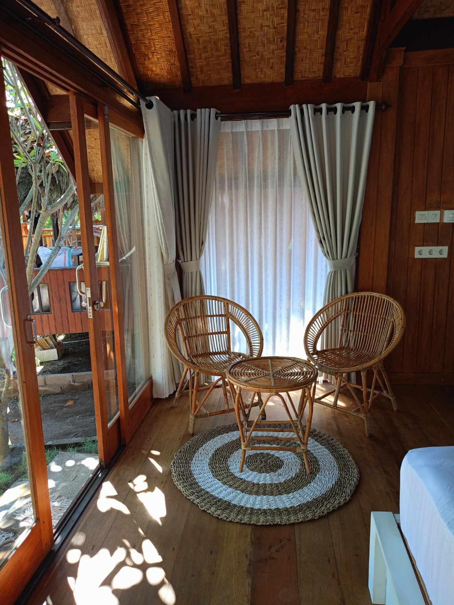 Bintang Tiga Bungalows Гили Еър Екстериор снимка