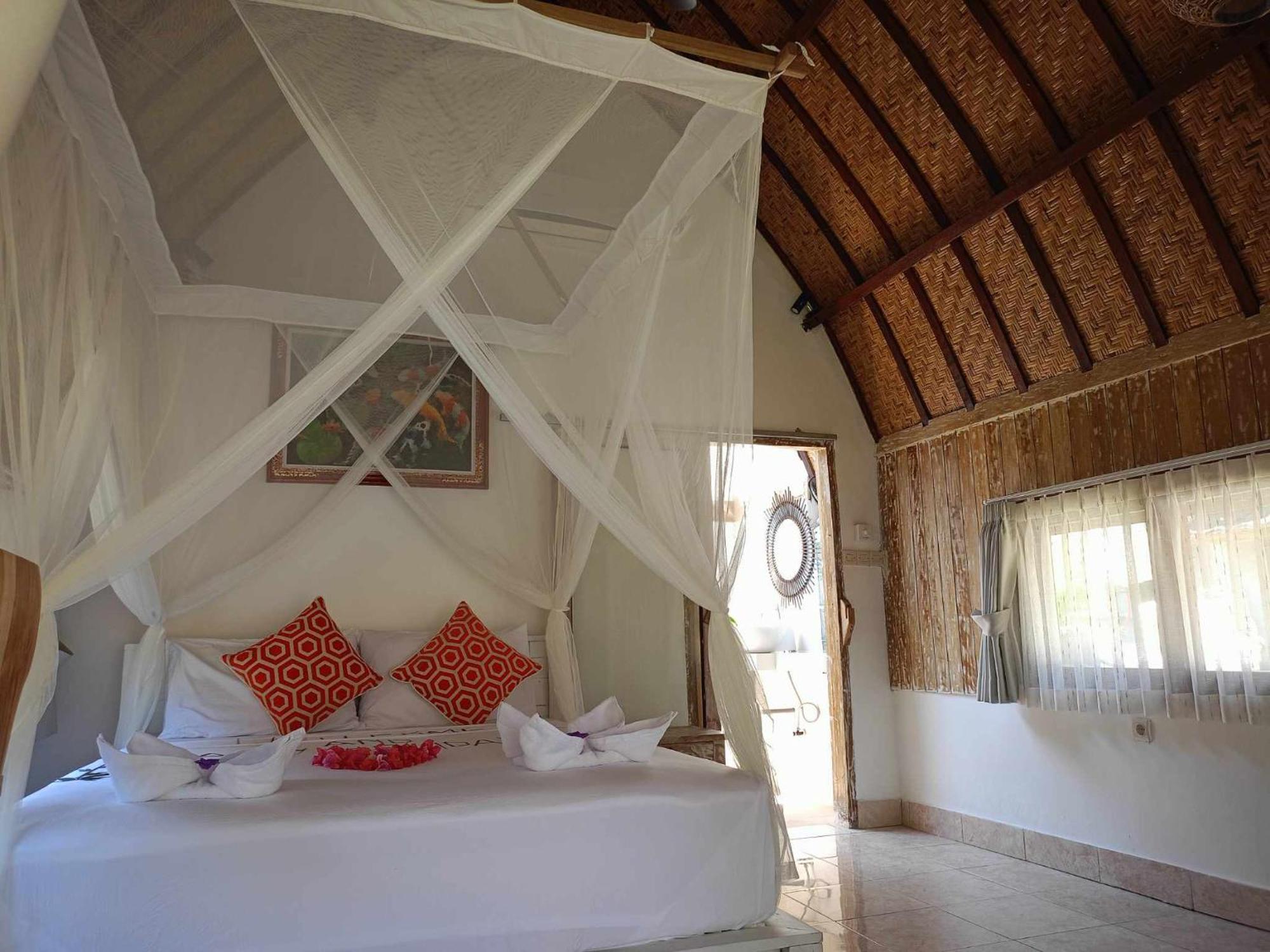 Bintang Tiga Bungalows Гили Еър Екстериор снимка