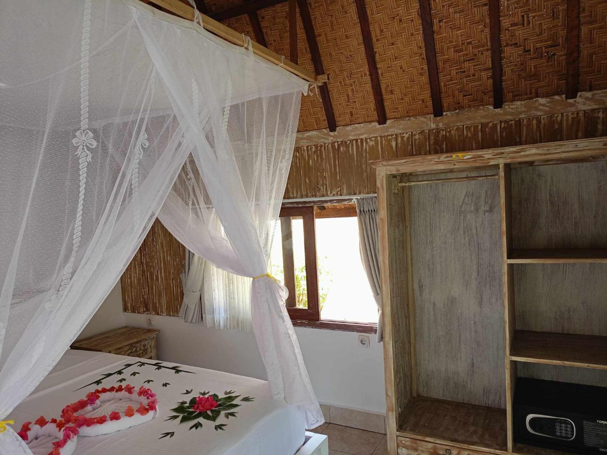 Bintang Tiga Bungalows Гили Еър Екстериор снимка