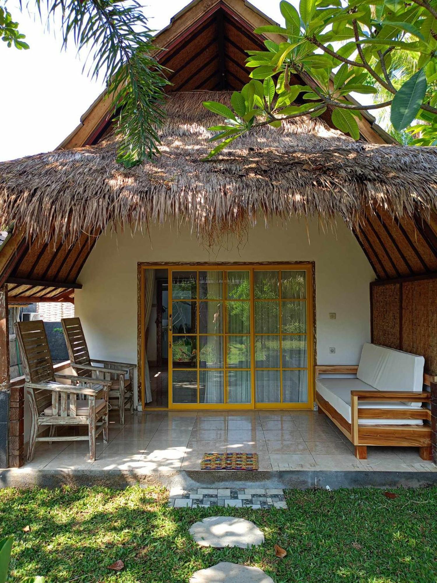 Bintang Tiga Bungalows Гили Еър Екстериор снимка