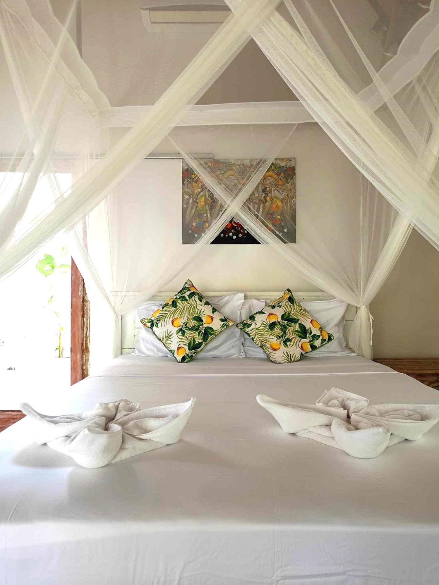 Bintang Tiga Bungalows Гили Еър Екстериор снимка