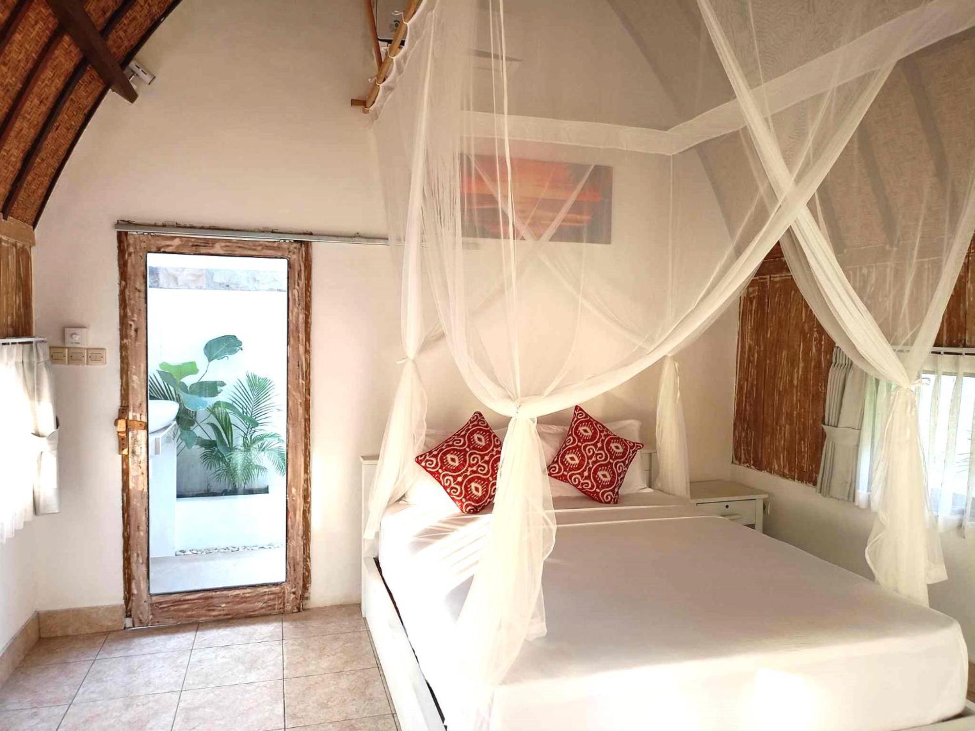 Bintang Tiga Bungalows Гили Еър Екстериор снимка