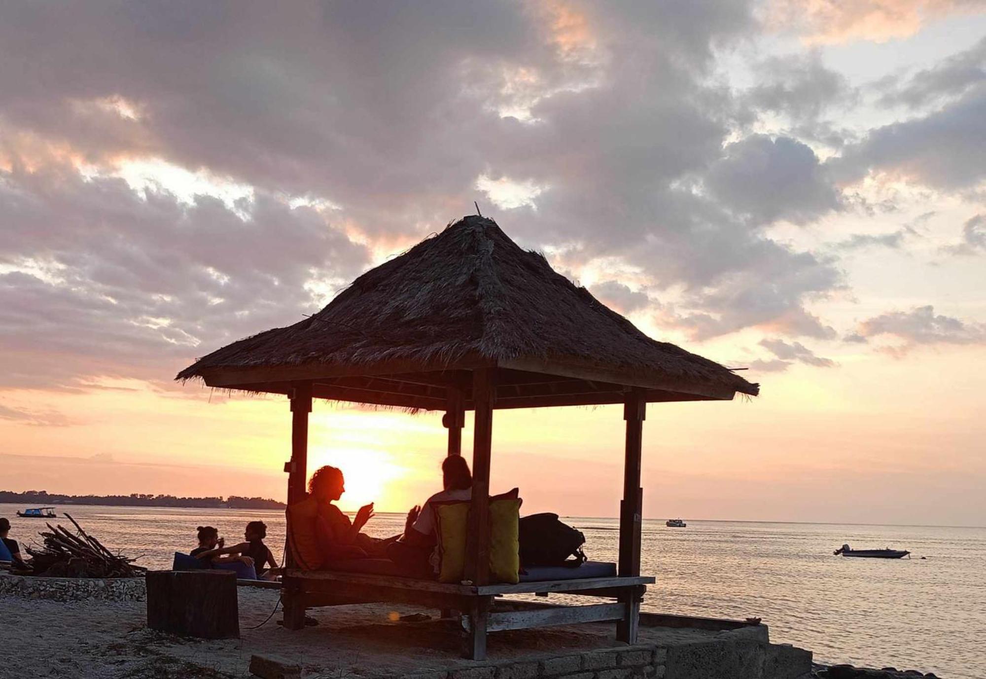 Bintang Tiga Bungalows Гили Еър Екстериор снимка