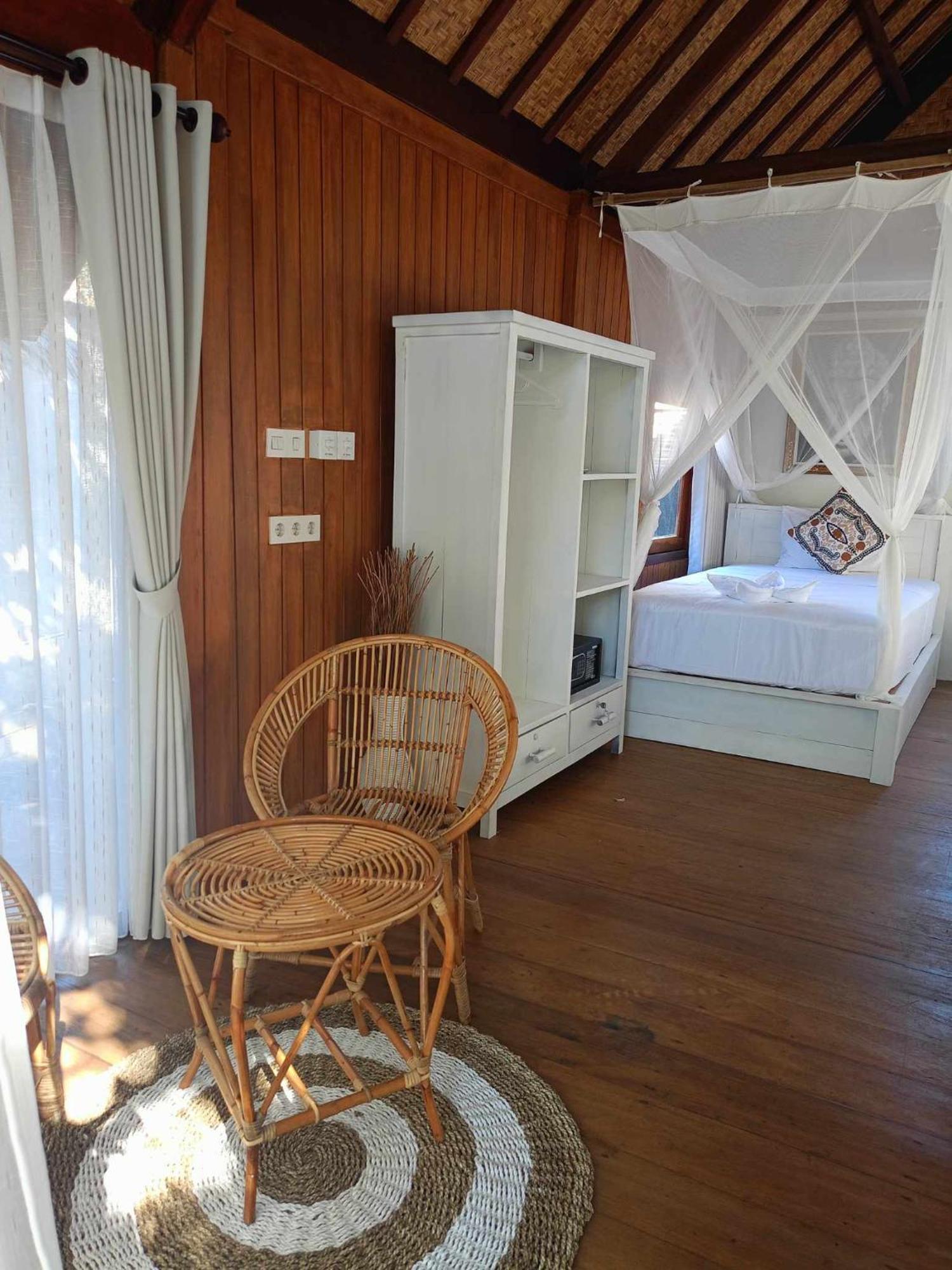 Bintang Tiga Bungalows Гили Еър Екстериор снимка