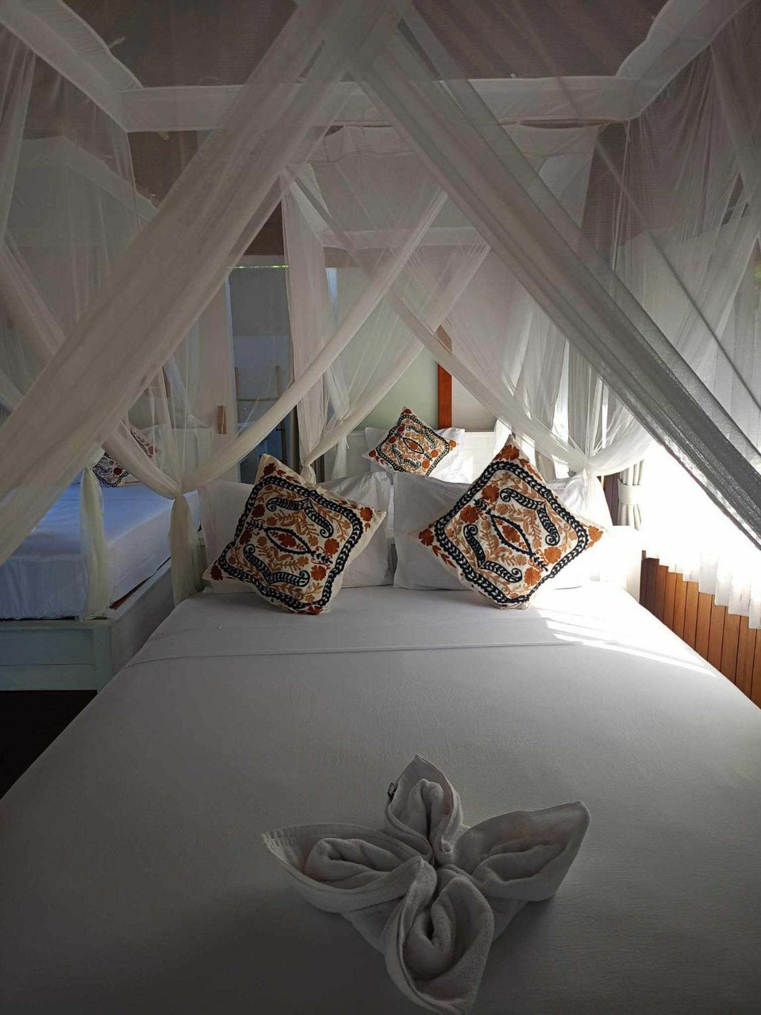 Bintang Tiga Bungalows Гили Еър Екстериор снимка