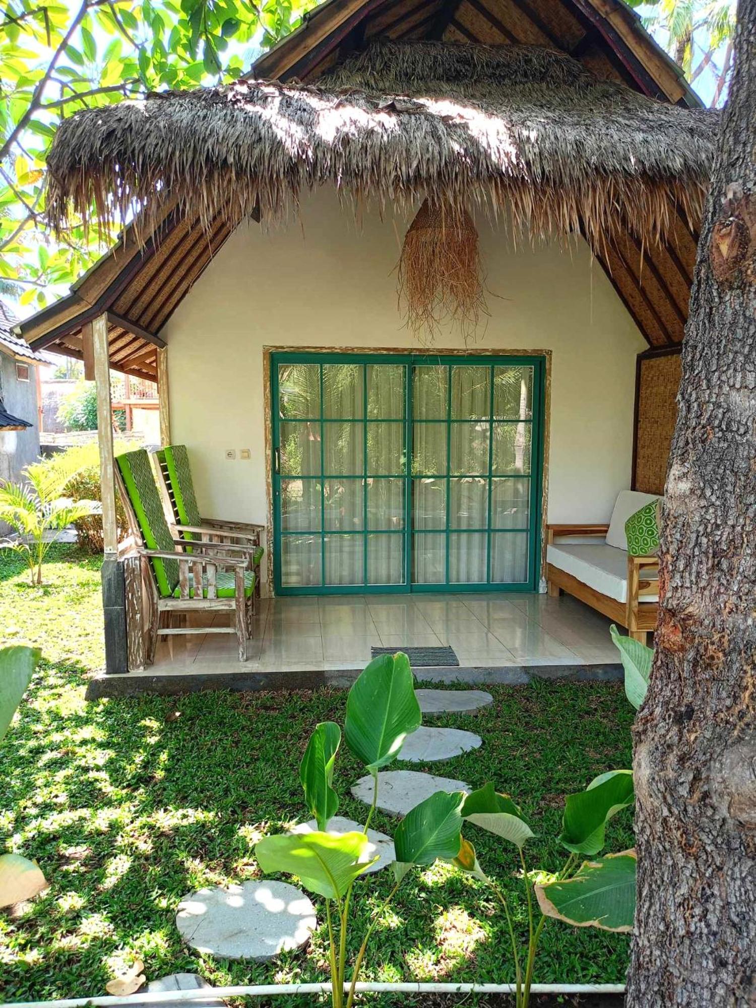 Bintang Tiga Bungalows Гили Еър Екстериор снимка