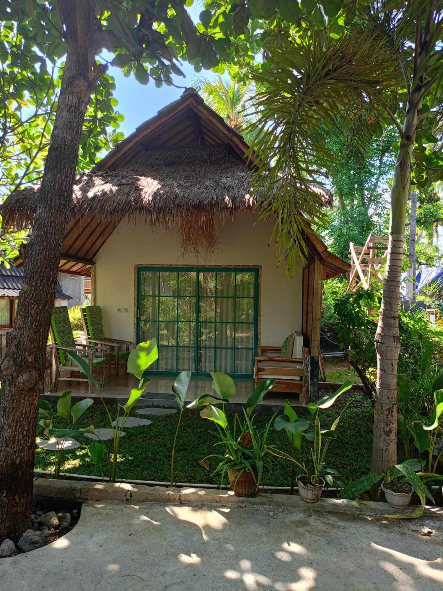 Bintang Tiga Bungalows Гили Еър Екстериор снимка