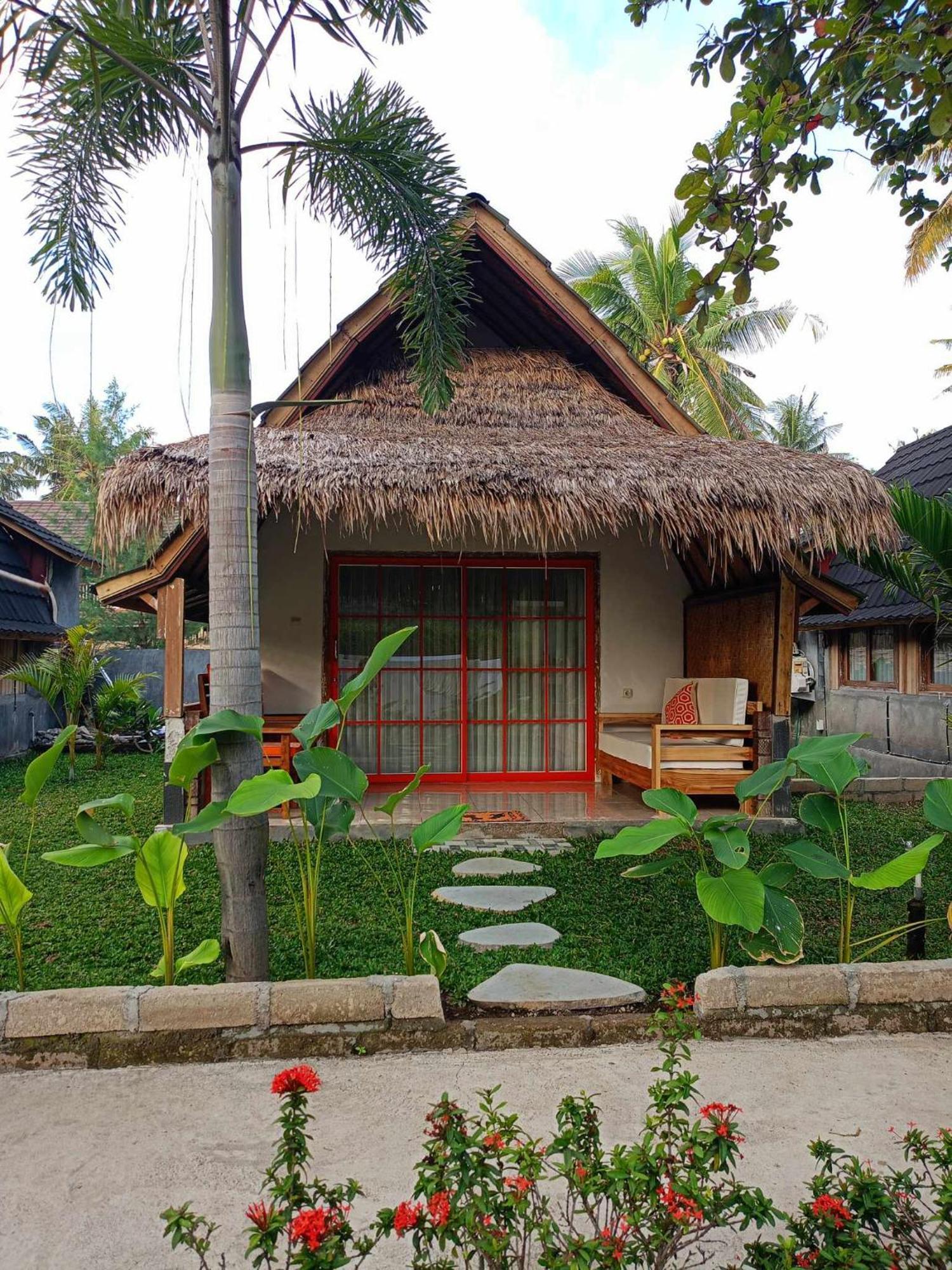 Bintang Tiga Bungalows Гили Еър Екстериор снимка