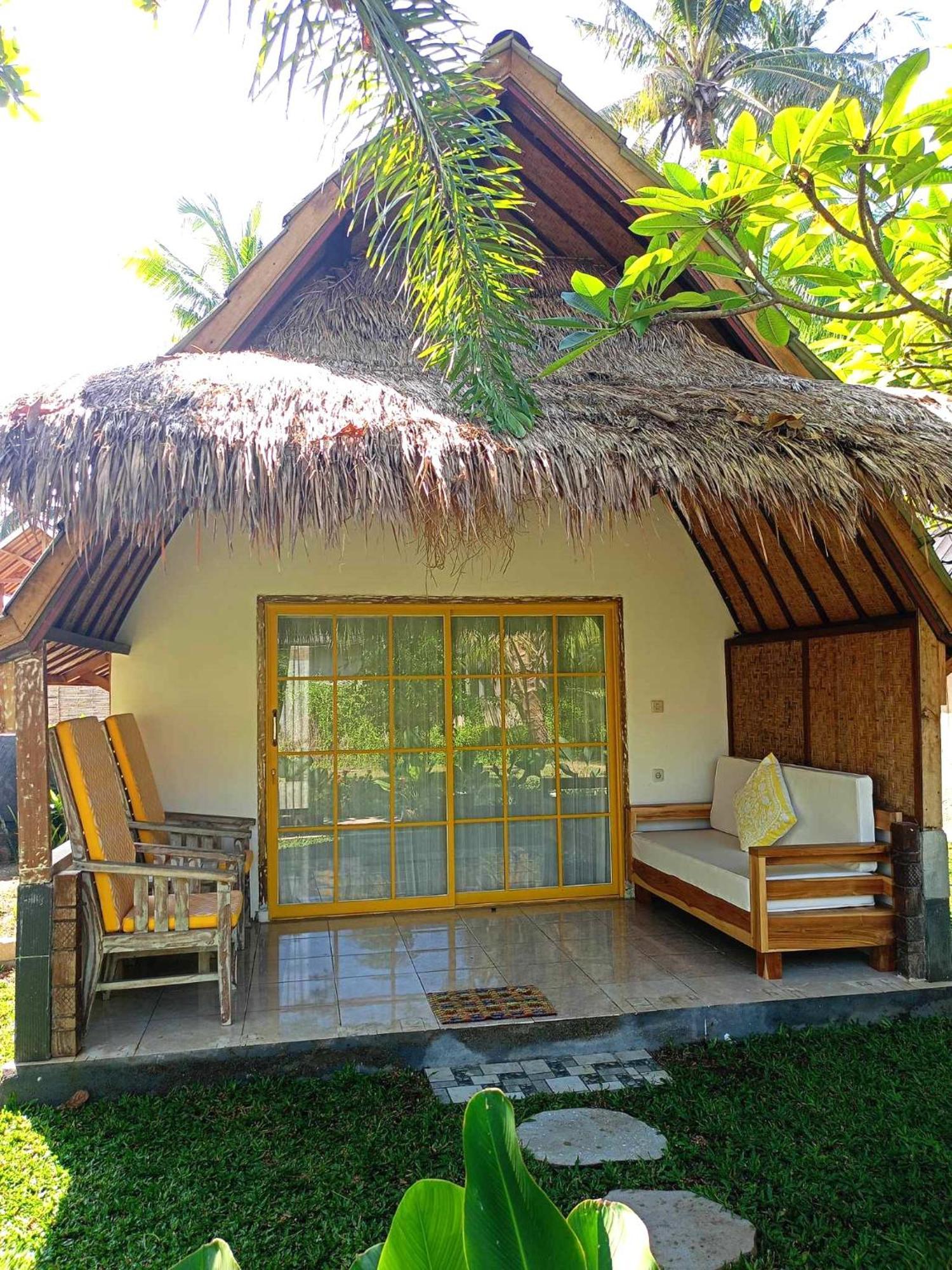 Bintang Tiga Bungalows Гили Еър Екстериор снимка