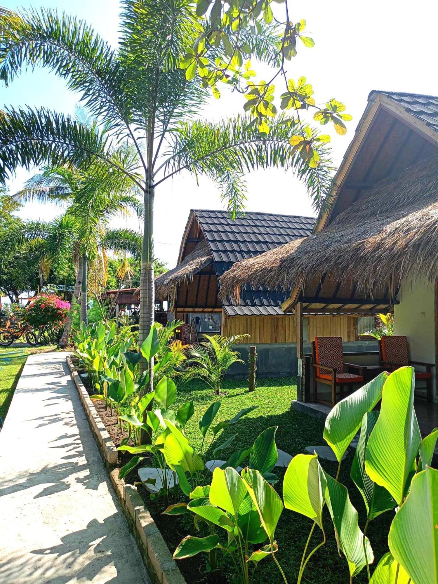 Bintang Tiga Bungalows Гили Еър Екстериор снимка
