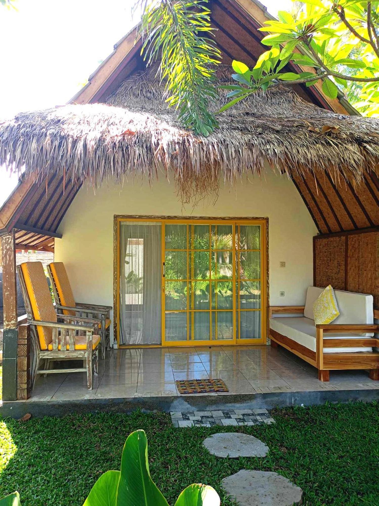 Bintang Tiga Bungalows Гили Еър Екстериор снимка
