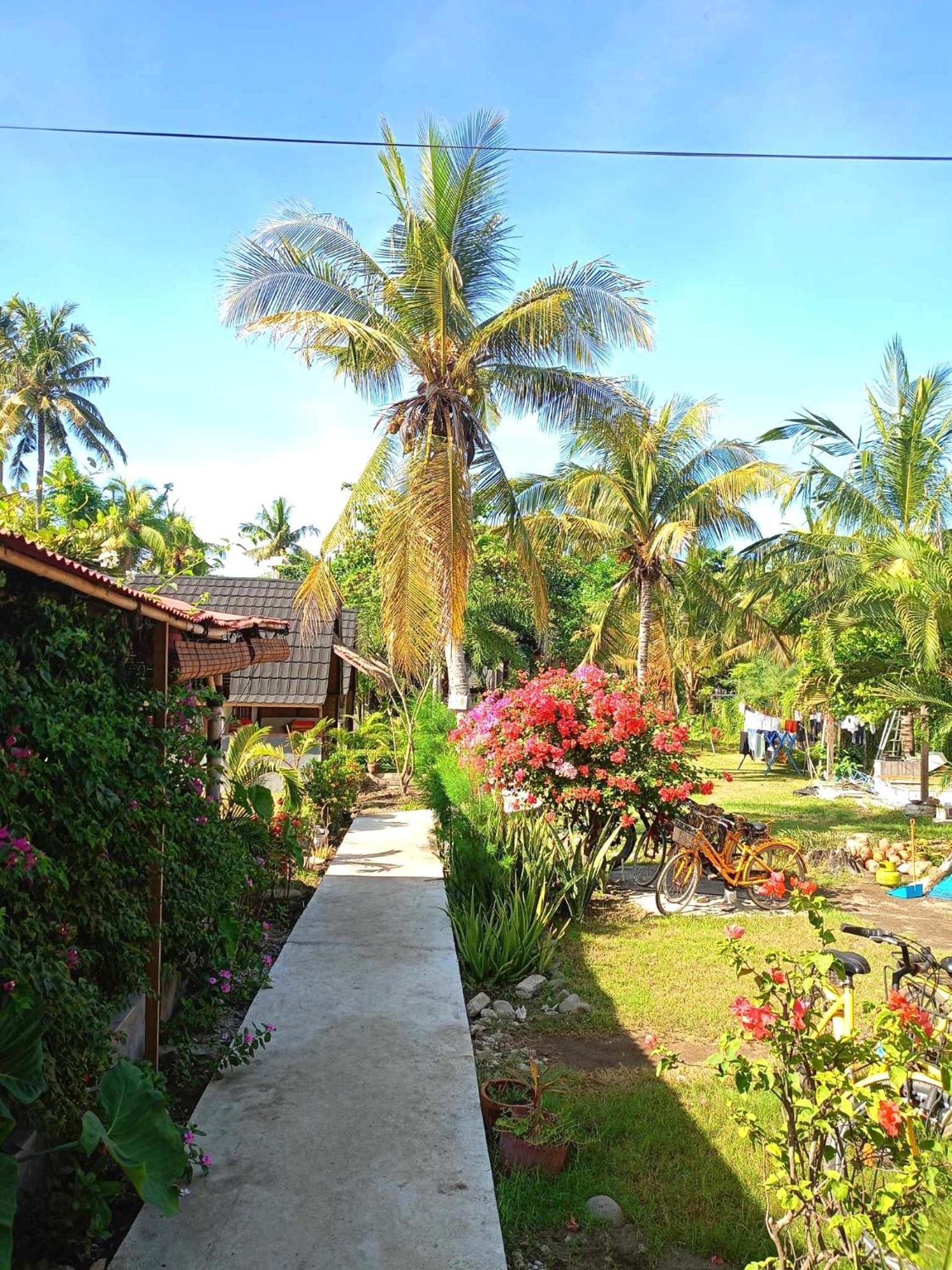 Bintang Tiga Bungalows Гили Еър Екстериор снимка