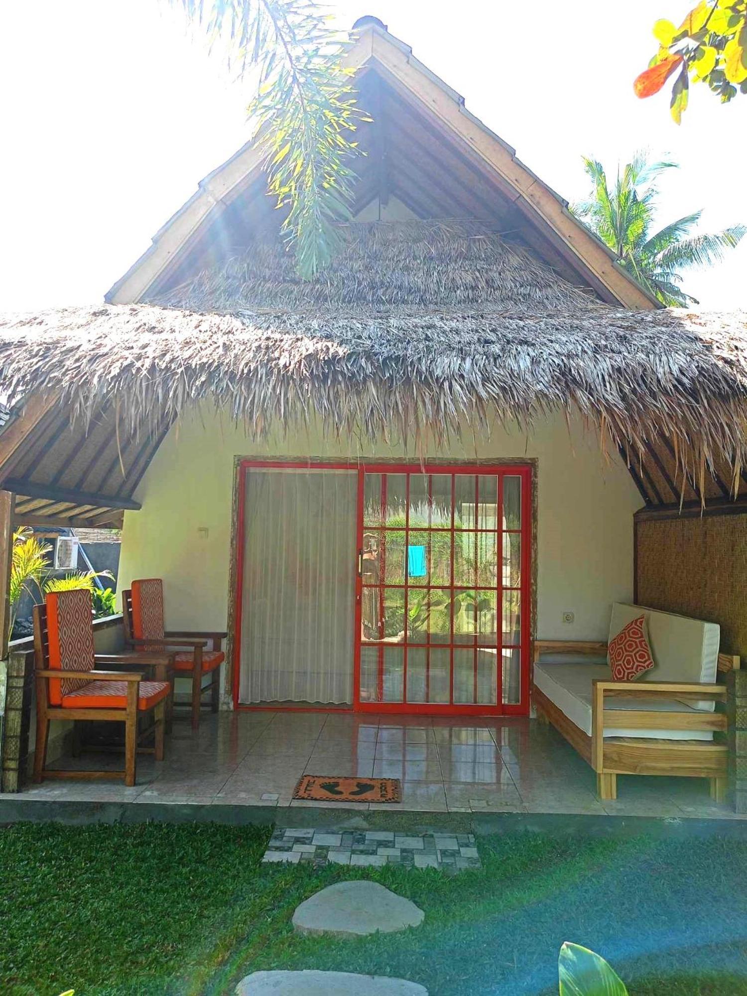 Bintang Tiga Bungalows Гили Еър Екстериор снимка