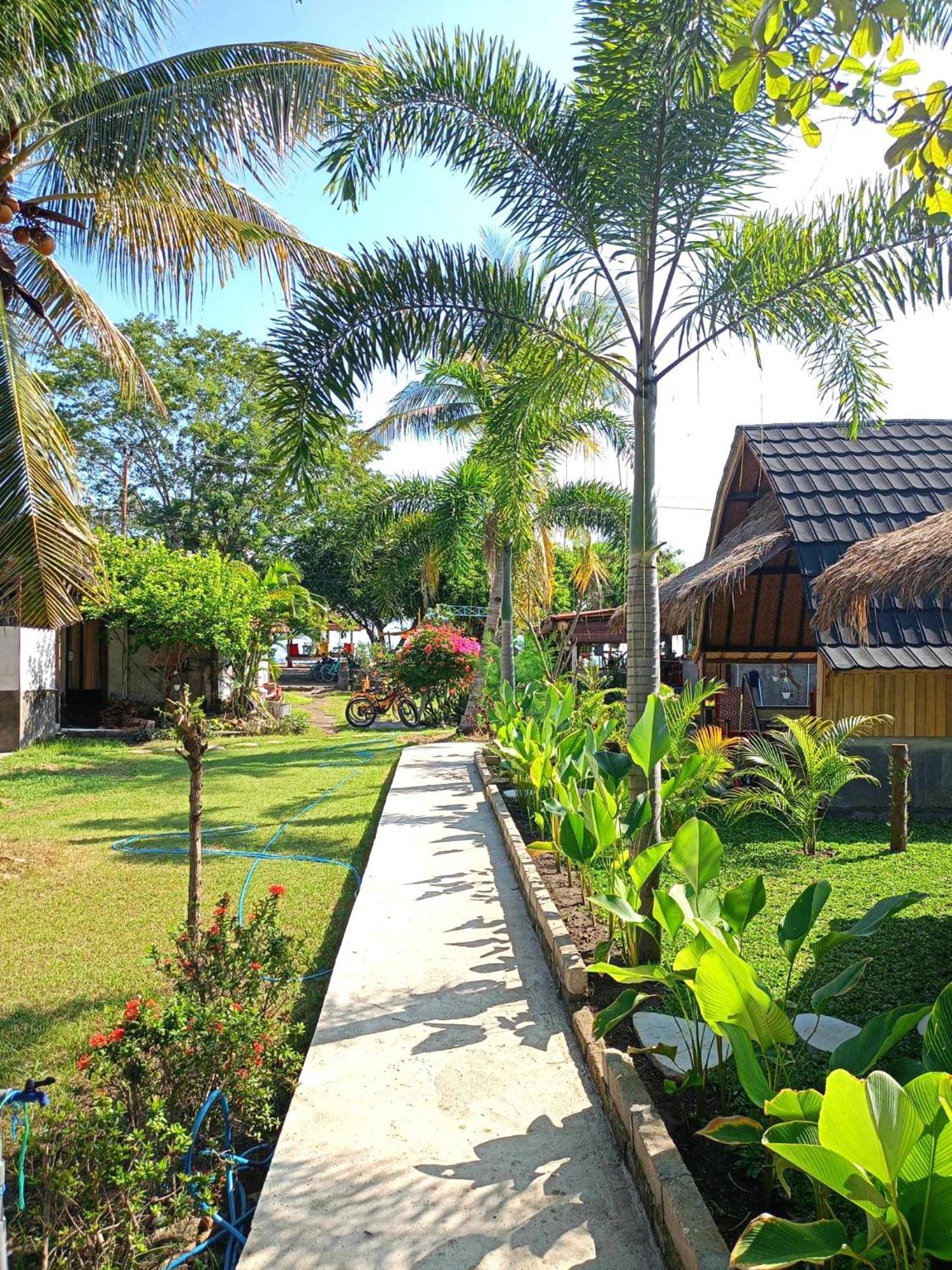 Bintang Tiga Bungalows Гили Еър Екстериор снимка
