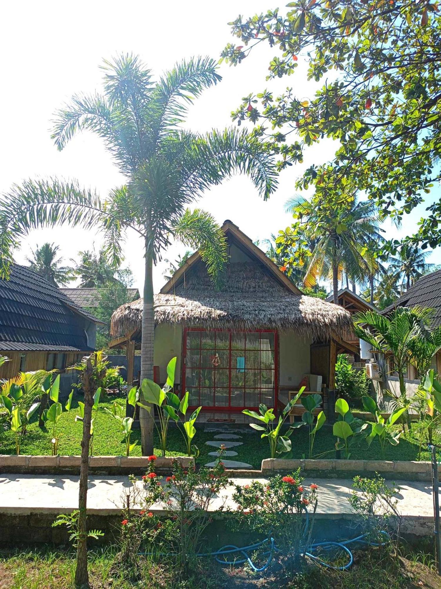 Bintang Tiga Bungalows Гили Еър Екстериор снимка