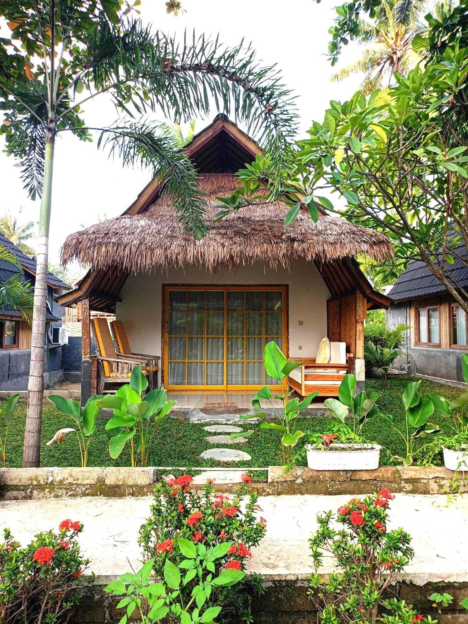 Bintang Tiga Bungalows Гили Еър Екстериор снимка