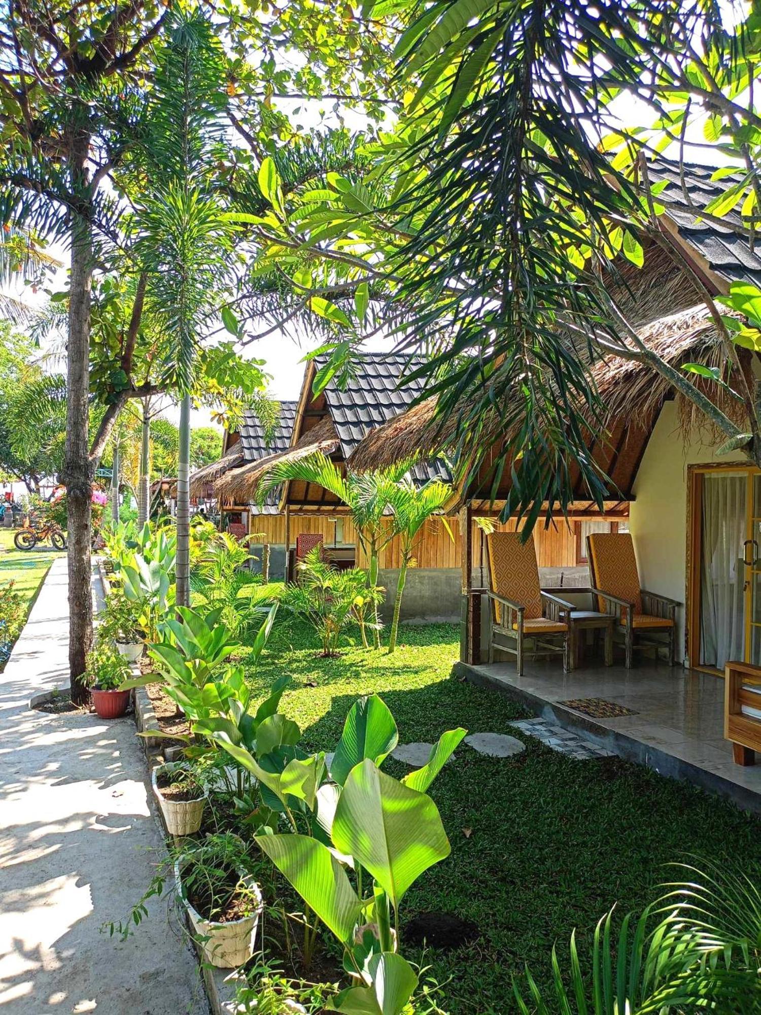 Bintang Tiga Bungalows Гили Еър Екстериор снимка