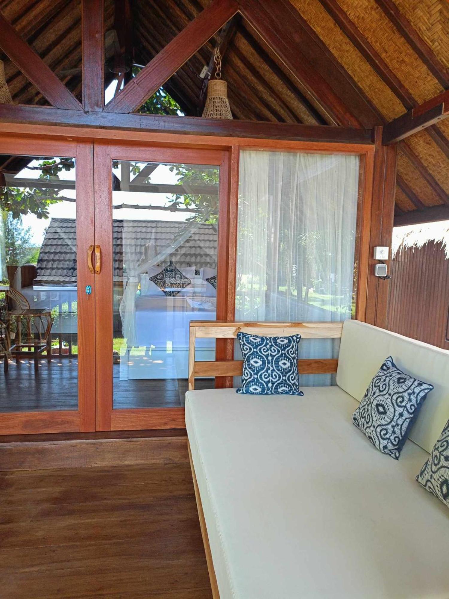 Bintang Tiga Bungalows Гили Еър Екстериор снимка