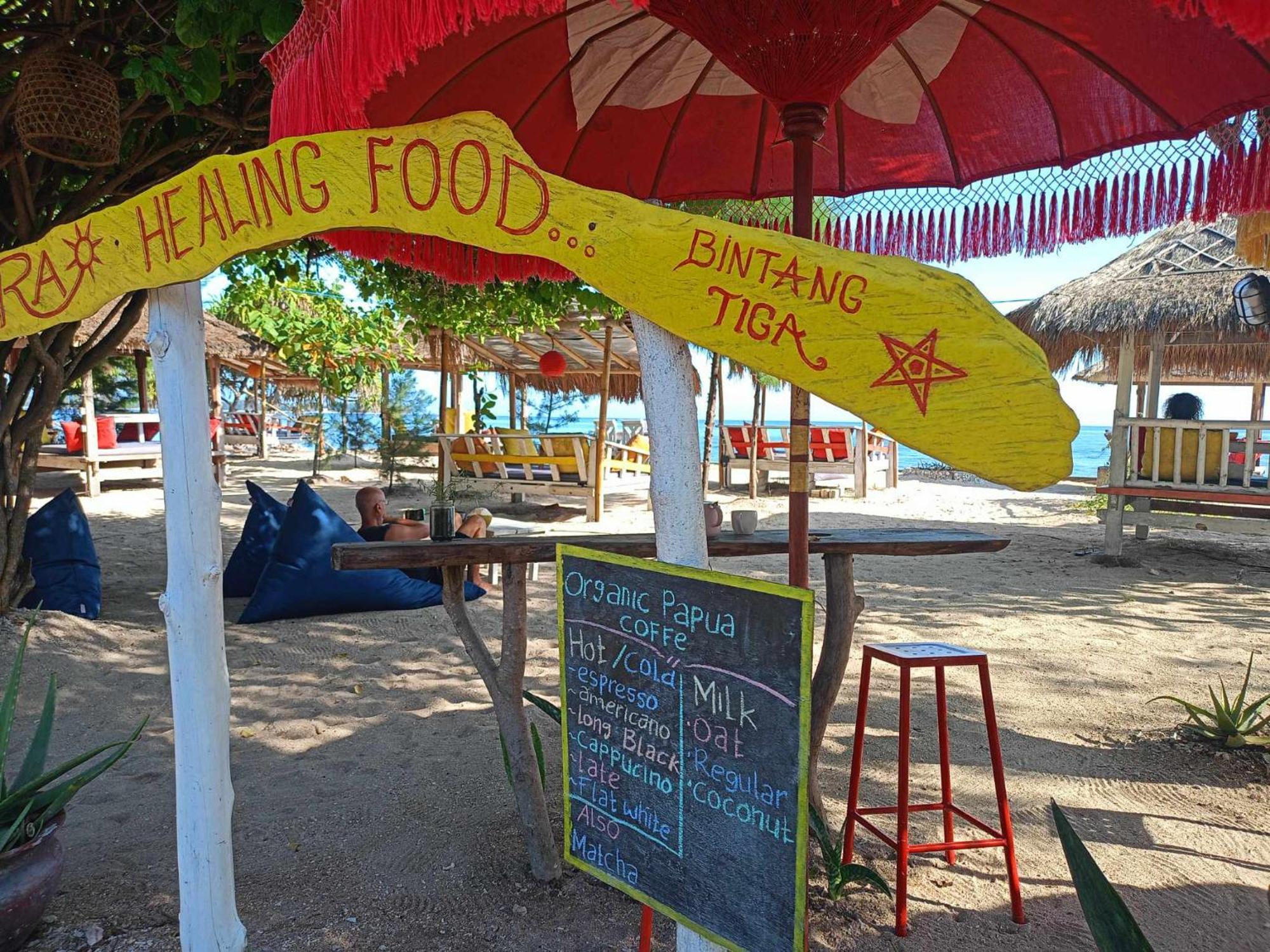 Bintang Tiga Bungalows Гили Еър Екстериор снимка