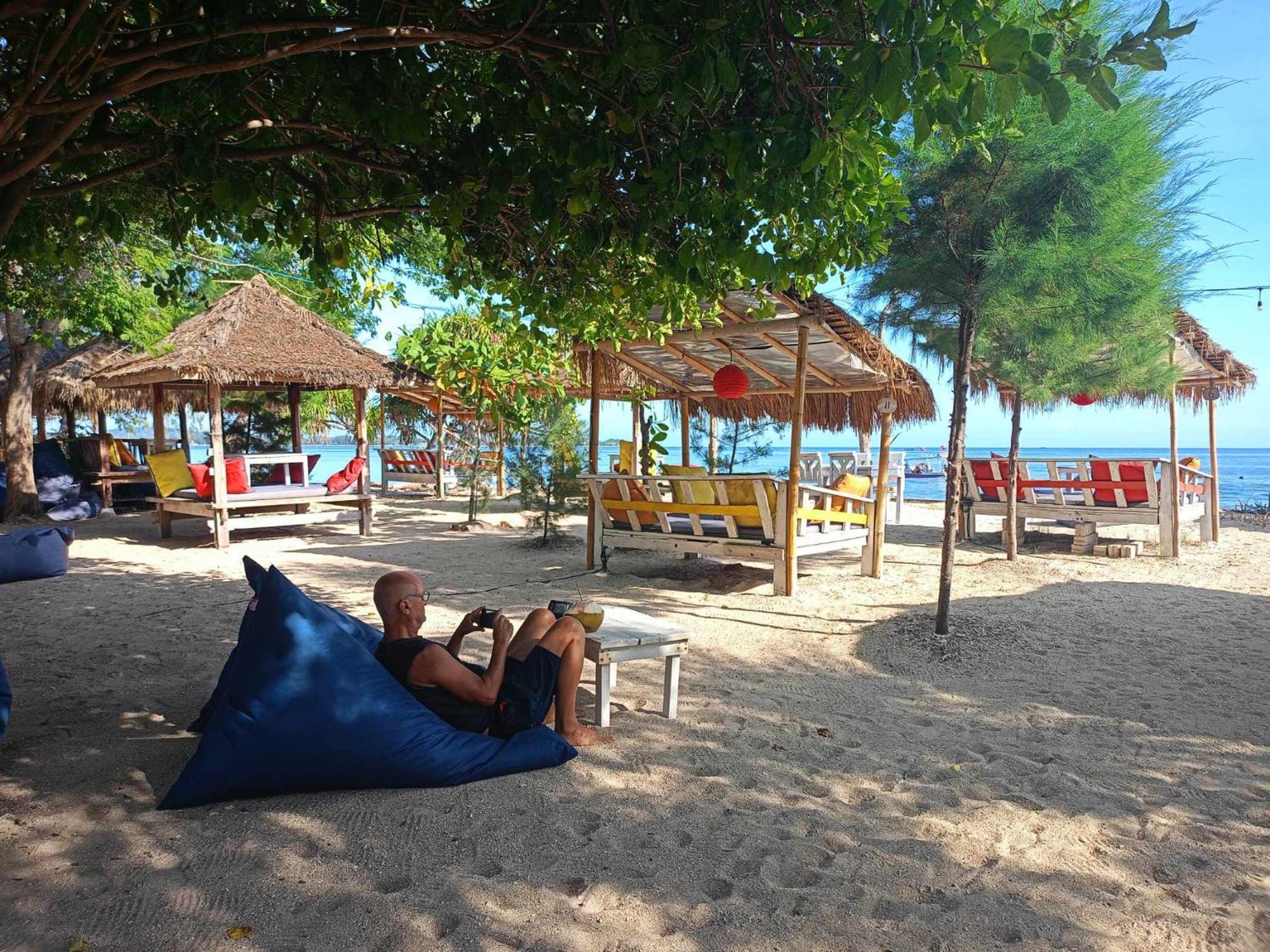 Bintang Tiga Bungalows Гили Еър Екстериор снимка