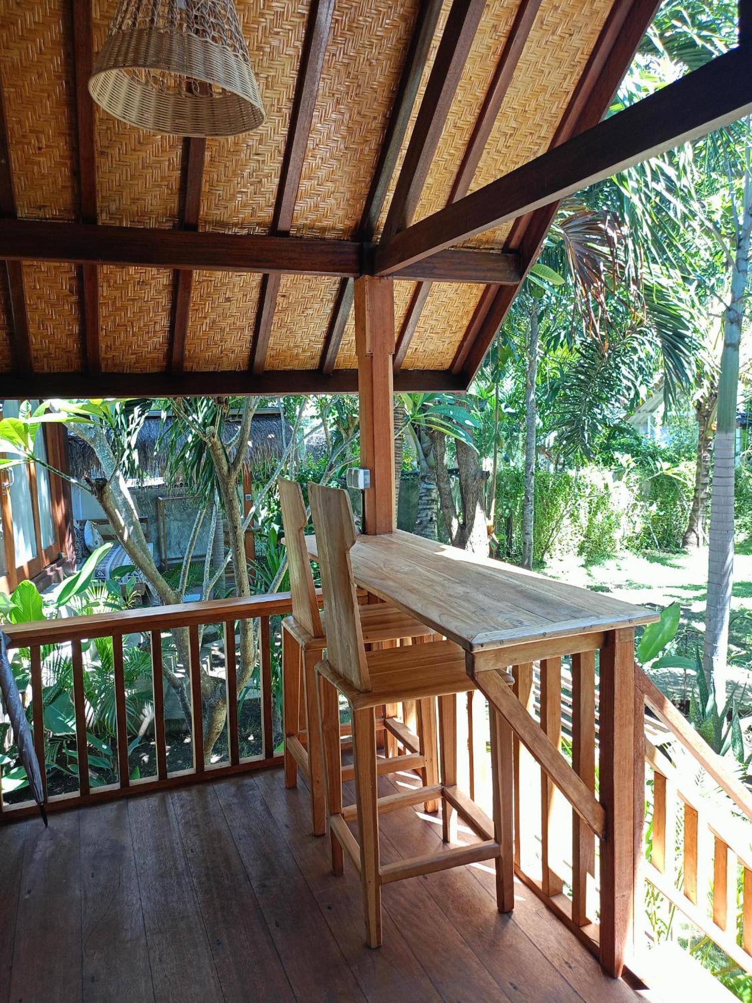 Bintang Tiga Bungalows Гили Еър Екстериор снимка