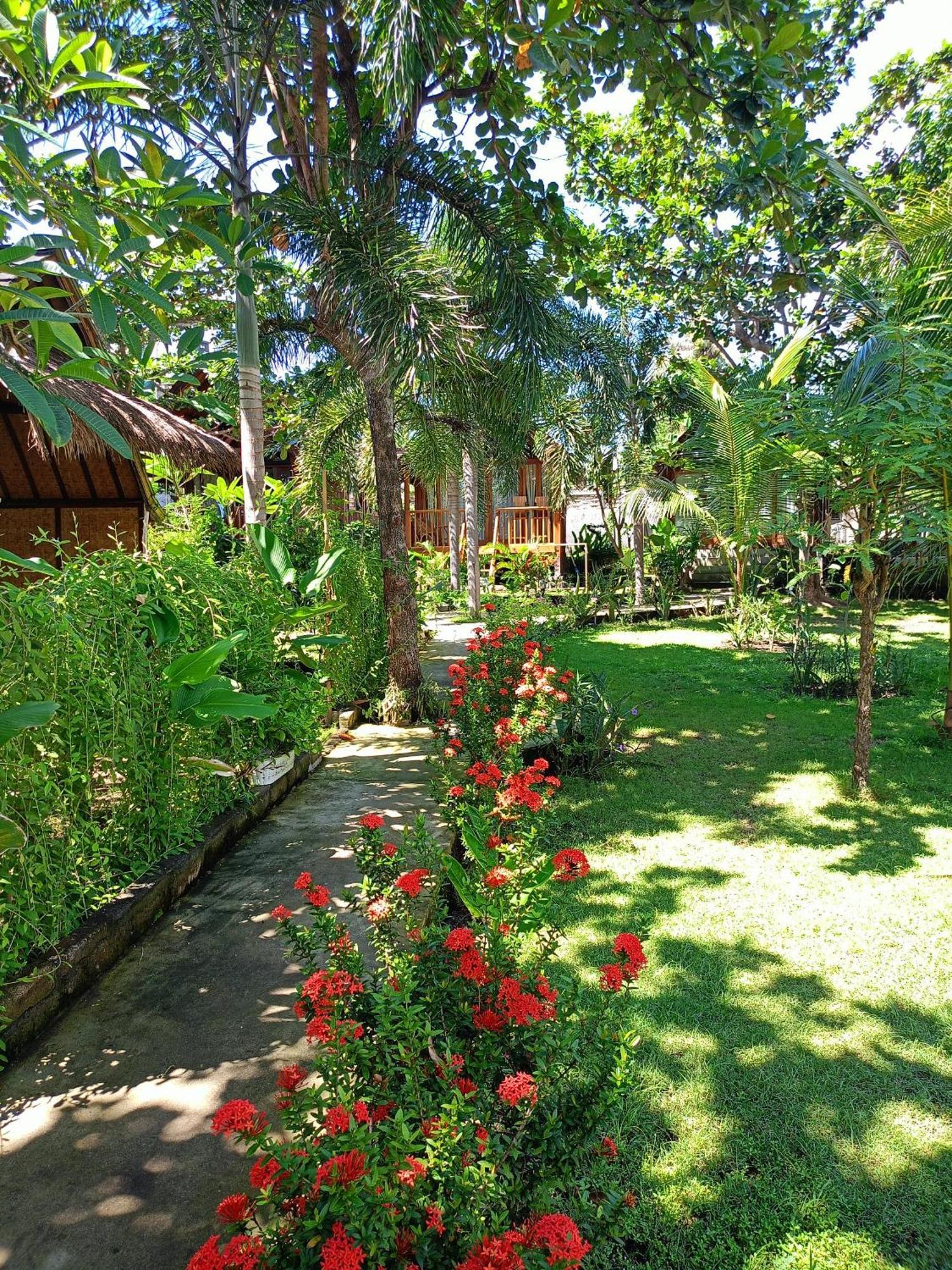 Bintang Tiga Bungalows Гили Еър Екстериор снимка